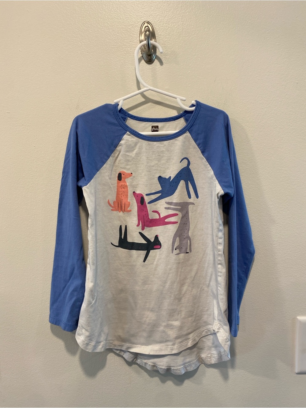 Tea Collection Yoga Dogs Graphic Raglan Tee size 7